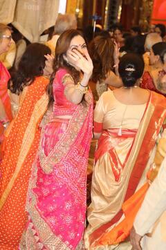 Anant-Radhika Wedding: अनंत-राधिका की मामेरू सेरमनी के लिए था खास ड्रेस कलर थीम! देखें अंबानी लेडीज का ट्रेडिशनल लुक