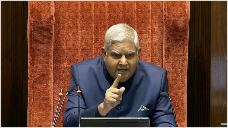 jagdeep dhankhar says anti national narrative spread on Bangladesh Crisis slams congress indira gandhi emergency 'कुछ राष्ट्रविरोधी नैरेटिव चला रहे कि...', बांग्लादेश पर उप-राष्ट्रपति ने किया आगाह, इंदिरा गांधी पर भी कही बड़ी बात!