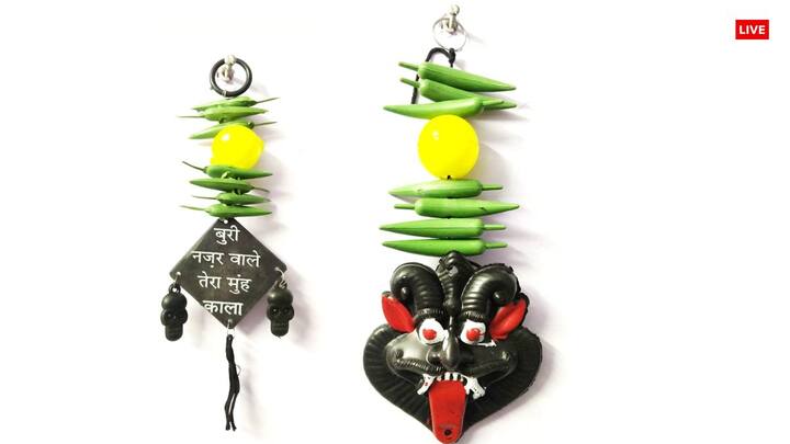 भारत में बुरी नजर से बचने के लिए हवन, उपाय किए जाते हैं. यहां तक की लोग दुकानों या फिर अपने घर के बाहर नींबू मीर्ची, काले मुंह वाला मास्क भी टांगते हैं. मान्यता है कि इससे परिवार, घर, कार्यस्थल पर कभी संकट नहीं मंडराता.