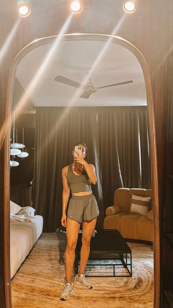 నేలపై దొర్లుతున్న స్టార్ హీరోయిన్.. వీడియో చూశారా?