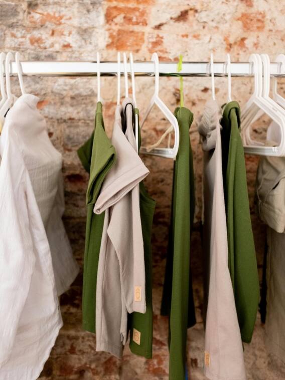 कौन सा है दुनिया का सबसे महंगा कपड़ों का ब्रांड?