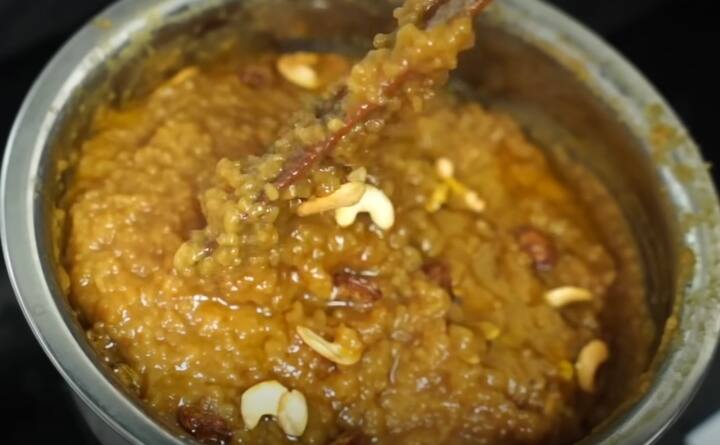 சக்கரை பொங்கல் அடுப்பிலிருந்து இறக்கும் முன் ஒரு கப் தேங்காயா பால் சேர்த்து கிளறினால் சுவையாக இருக்கும்