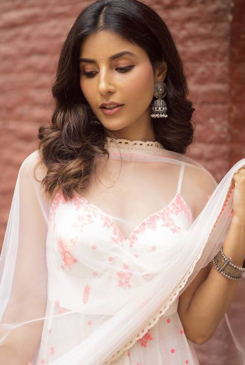 मुझे लग रहा था कि कहीं मेरी चोट देखने के बाद मेरा एक्शन सीन सीरीज में से कट न जाए. इसलिए मैं खुद से कहती रही कि कुछ नहीं हुआ है.