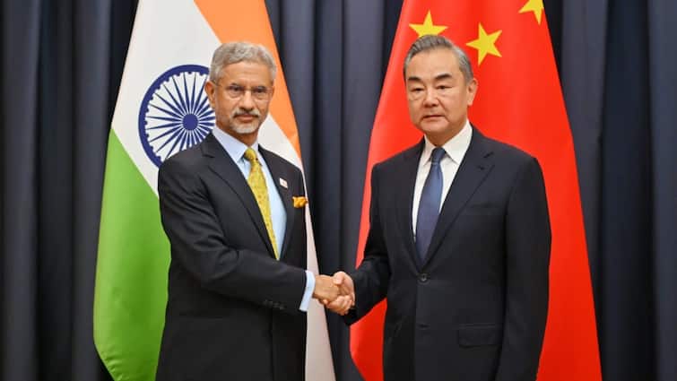 S Jaishankar Talks With China Foreign Minister Wang Yi On Boarder Issue Ladakh sidelines of SCO Summit Astana एस जयशंकर ने की चीन के विदेश मंत्री वांग यी से बातचीत, जानें क्या चर्चा हुई