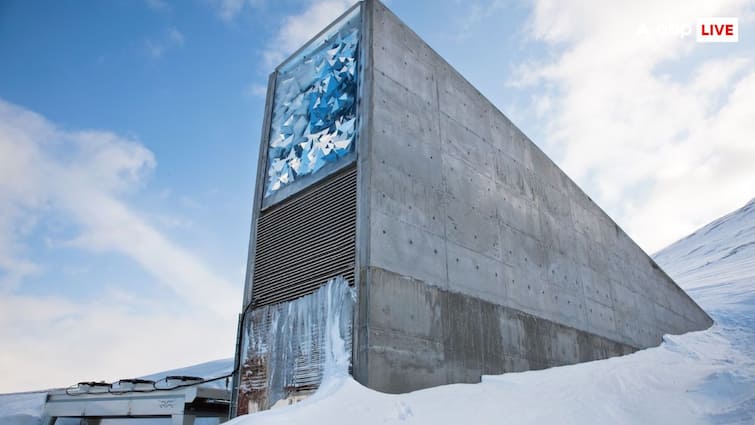 secret doomsday vault in Norway where edible seeds from all over the world have been saved fact यहां रखी गई है कयामत की तिजोरी, इसमें है कई देशों का 'खजाना'