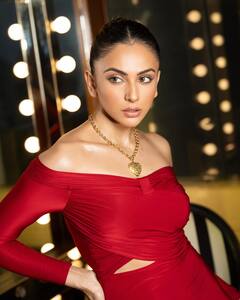 Rakul Preeth Singh : రెడ్ డ్రెస్​లో రకుల్ ప్రీత్ సింగ్.. పెళ్లి తర్వాత సూపర్​ హాట్​గా కనిపిస్తోందిగా