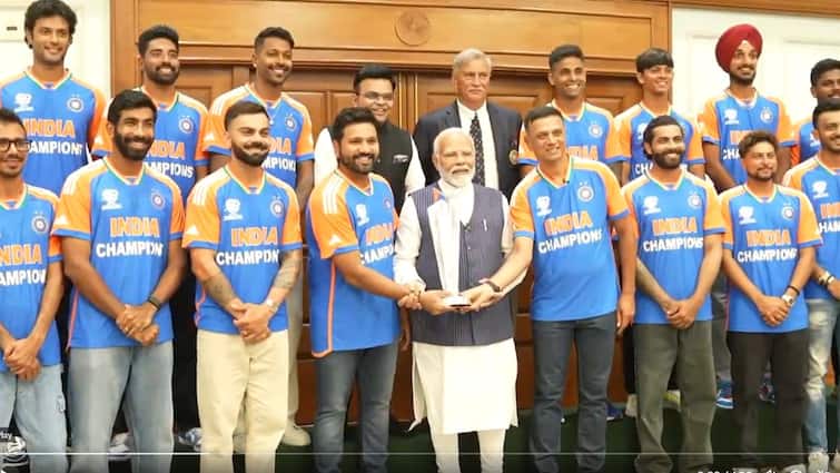 Indian Cricket Team meet Prime Minister Narendra Modi to have special breakfast over T20 World Cup win Team India Met PM Modi: சரித்திரம் படைத்த இந்திய வீரர்கள் - கோப்பையை ஏந்தி கலந்துரையாடி வாழ்த்திய பிரதமர் மோடி