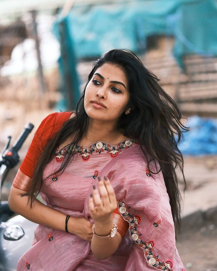 దివి (Image Courtesy : actordivi / Instagram)