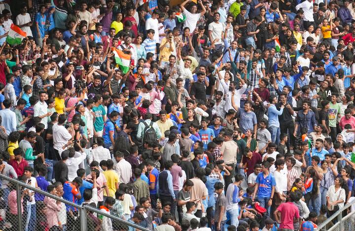 टी20 विश्वचषक विजेत्या टीम इंडियाची मुंबईमध्ये विजयी मिरवणूक निघणार आहे. यासाठी मुंबईकरांंनी मोठी गर्दी केली आहे.