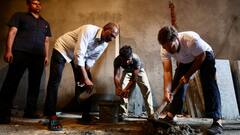 'Backbone Of India's Economy': Rahul Gandhi Meets Labourers In Delhi, Says 'Life's Mission To Ensure Them Respect'