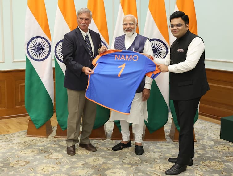 PM Narendra Modi Receives His Own Team India men in blue Jersey with special number from BCCI PM Narendra Modi: মোদির জন্য স্পেশাল Men in Blue জার্সি! কত নম্বর জার্সি উপহার দিল BCCI?