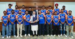 Team India Meet PM Modi: अब पीएम मोदी भी टीम इंडिया का हिस्सा! रॉजर और शाह ने प्रधानमंत्री को दी जर्सी नंबर 1