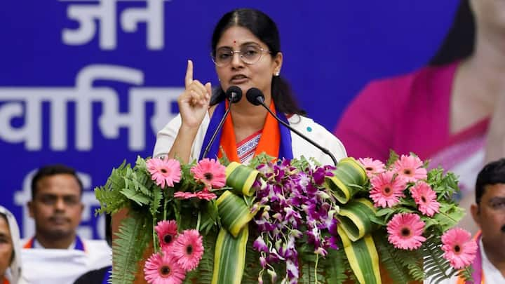 Anupriya Patel Attack Raja Bhaiya: अनुप्रिया पटेल ने लोकसभा चुनाव में यूपी में NDA के बुरे प्रदर्शन के पीछे यूपी शिक्षक भर्ती को बड़ी वजह बताया. इसी के साथ साथ राजा भैया पर निशाना साधा.