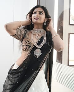 Divi Vadthya :చిట్టి నడుము చూపిస్తూ కుర్రాళ్లని చిత్రహింసలు పెట్టేస్తోన్న బిగ్ బాస్ బ్యూటీ దివి