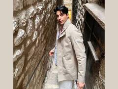 Social Media And Fan Craze; How Actors Suffer The Side Effects Of Fame