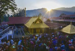 சபரிமலை கோயில் நடை திறக்கும் தேதி, மூடும் தேதி லிஸ்ட் வெளியீடு ! ஐயப்ப பக்தர்களே முழு விபரம் இதோ!