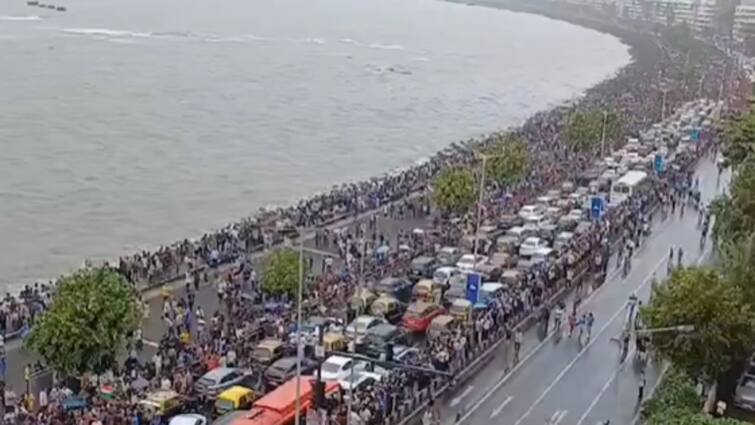 Team India Marine Drive Fans Flock to Cheer Indian Cricket Team T20 World Cup Champions - Watch Team India Marine Drive: மிளிரும் டி20 உலகக் கோப்பை.. அதிரும் வான்கடே மைதானம்! வரிசை கட்டி நிற்கும் ரசிகர்கள்