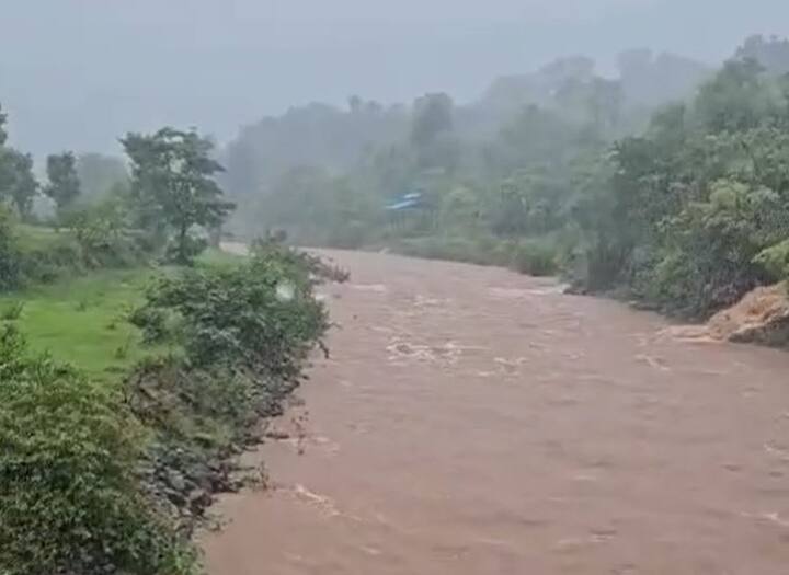 काही भागात जोरदार पावसामुळं नदी नावे दुथडी भरुन वाहत आहेत.