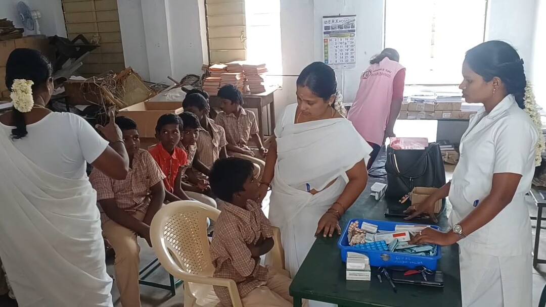 அரசு பள்ளியில் மாணவர்களுக்கு திடீர் வயிற்று வலி - தண்ணீரில் ஏதோ கலந்துட்டாங்க என மக்கள் புகார்