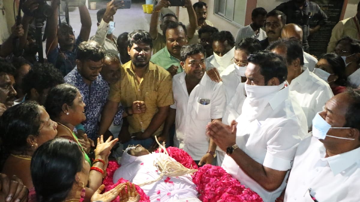 EPS Condolence: ”இதற்காகத்தான் அதிமுக நிர்வாகி வெட்டிக்கொலை செய்யப்பட்டுள்ளார்” - இபிஎஸ் கூறும் பகீர் பின்னணி!