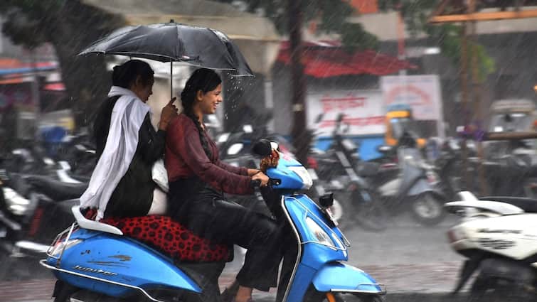 Punjab Weather Update Rain in these districts of Punjab Know today weather monsoon Weather: ਪੰਜਾਬ ਦੇ 12 ਜ਼ਿਲ੍ਹਿਆਂ 'ਚ ਮੀਂਹ ਦਾ ਆਰੇਂਜ ਅਲਰਟ, ਜਾਣੋ ਆਪਣੇ ਸ਼ਹਿਰ 'ਚ ਮੌਸਮ ਦਾ ਹਾਲ