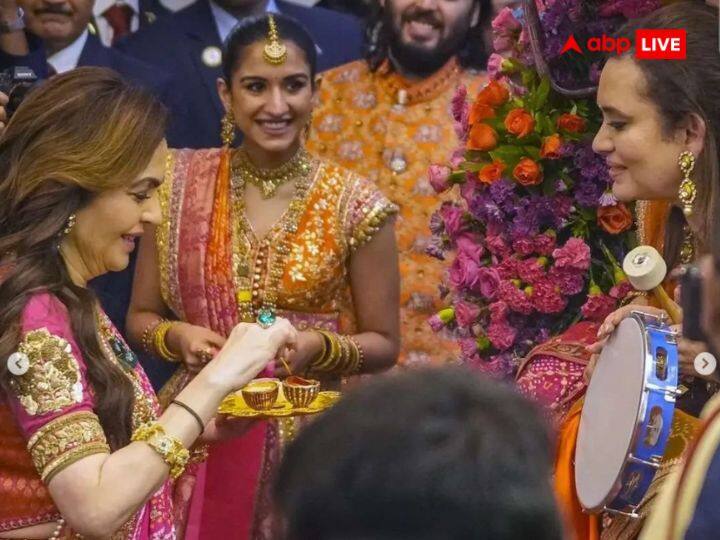 अनंत और राधिका की शादी गुजराती परंपरा और रीति-रिवाज से संपन्न होगी. हाल ही में बुधवार को अंनत और राधिका की शादी की पहली रस्म मामेरू (Mameru) हुई. क्या आप जानते हैं कि आखिर मामेरू रस्म क्या है?