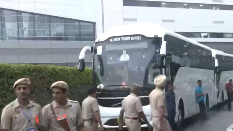 Team India lands at Delhi airport after winning the T20 World Cup 2024 trophy Indian Team Live Update: जग जिंकलेली टीम इंडिया दिल्लीत दाखल; नरेंद्र मोदींना भेटून मुंबईत दाखल होणार