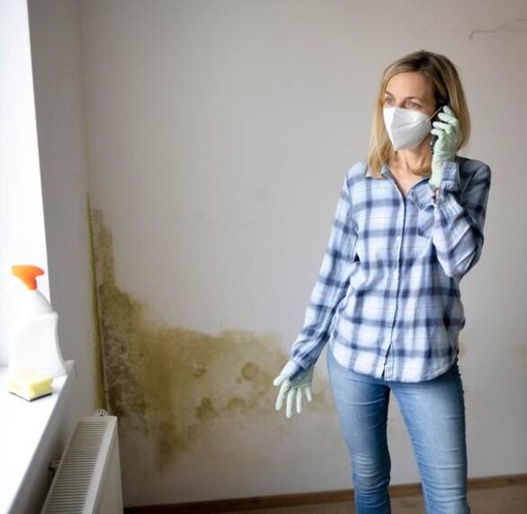 ਘਰ ਵਿਚ ਸਲਾਬ੍ਹ ਹੋਣ ਕਾਰਨ ਆਉਣ ਵਾਲੀ ਬਦਬੂ ਤੋਂ ਛੁਟਕਾਰਾ ਪਾਉਣ ਲਈ ਹਾਈਡ੍ਰੋਜਨ ਪਰਆਕਸਾਈਡ ਨੂੰ ਪਾਣੀ ਵਿਚ ਮਿਲਾ ਕੇ ਬਦਬੂ ਵਾਲੀ ਥਾਂ 'ਤੇ ਛਿੜਕਾਅ ਕਰਨ ਨਾਲ ਰਾਹਤ ਮਿਲਦੀ ਹੈ।