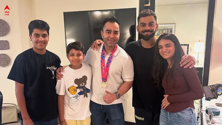 virat kohli meets family at delhi hotel after t20 world cup 2024 win