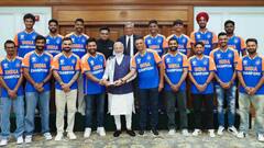 PM Modi Meets Team India: खिलाड़ियों की फैमिली से भी मिले प्रधानमंत्री मोदी, ऋषभ पंत को लगाया प्यार से गले