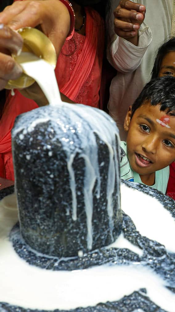 মহাদেবকে খুশি করার সহজ উপায় কী? মানতে হবে কী নিয়ম