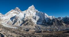 सबसे ज्यादा किन पर्वतों की चढ़ाई करते हैं लोग?