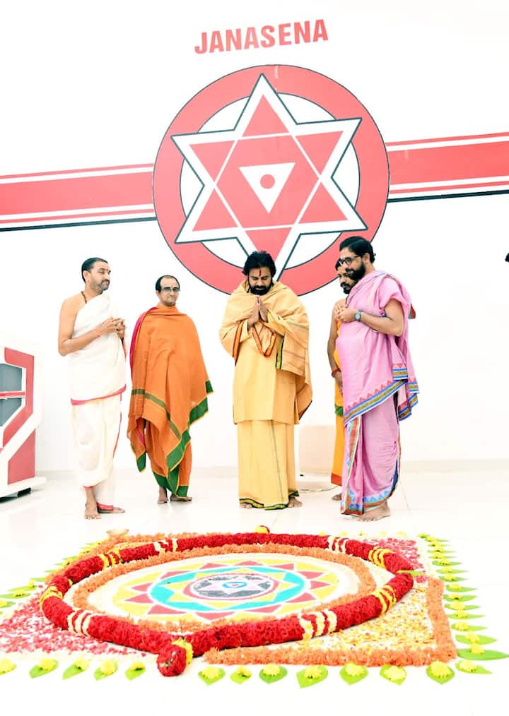 ఆంధ్రప్రదేశ్ రాష్ట్ర ఉప ముఖ్యమంత్రి, జనసేన అధ్యక్షులు పవన్ కళ్యాణ్ సమాజ క్షేమాన్ని, దేశ సౌభాగ్యాన్ని ఆకాంక్షిస్తూ సూర్యారాధాన ఆచరిస్తున్నారు. మంగళగిరిలోని పార్టీ కేంద్ర కార్యాలయంలో పూజాదికాలు నిర్వహించారు.