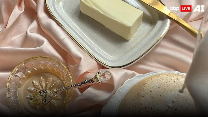 अगर आप बटर संभालकर रखना चाहती हैं तो बटर डिश आपके बेहद काम आ सकता है. आप बेसिक बटर डिश खरीद सकती हैं, जिसमें बटर को आसानी से रखा जा सकता है.