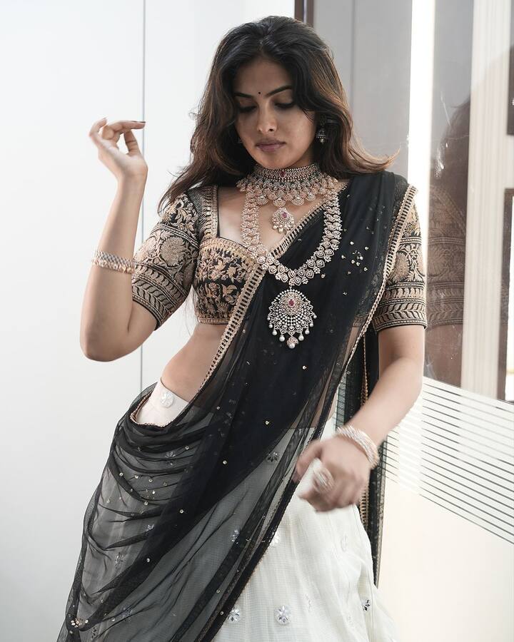 సోషల్ మీడియాలో యాక్టివ్ గా ఉండే దివి జిమ్ వేర్ తో పాటూ ట్రెడిషనల్ లుక్ లోనూ పిక్స్ షేర్ చేస్తుంటుంది. లేటెస్ట్ గా షేర్ చేసిన లంగాఓణీ  ఫొటోస్ ఓ రేంజ్ లో ఉన్నాయి.