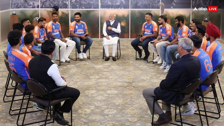 PM Modi meets team India in New Delhi after T20 World Cup victory Team India: PM મોદી સાથે વિશ્વ વિજેતા ભારતીય ટીમ, રોહિત શર્મા એન્ડ કંપની સાથે કરી હસી મજાક