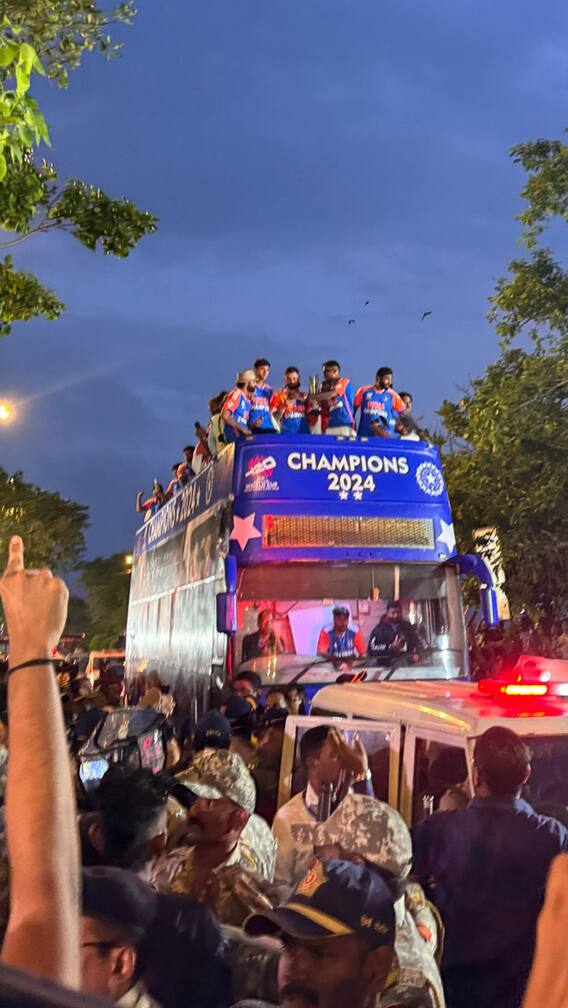 टीम इंडियाचं ग्रँड वेलकम!