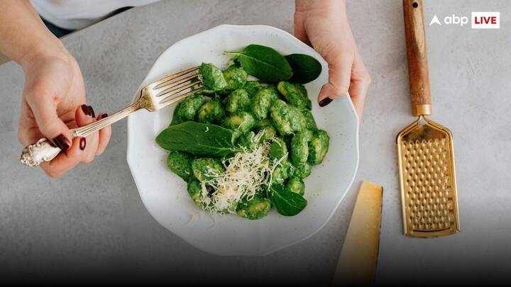 जब भी आप ग्रेटर इस्तेमाल करें, काम खत्म होने के बाद उसे गरम पानी से धो दें. इससे ग्रेटर पर गंदगी नहीं रहेगी और उसकी धार खराब नहीं होगी.