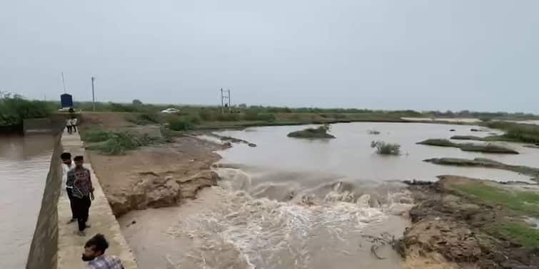 Porbandar Rain news Bapodra Sarovar lake wall was broken in seasons first rain it makes in last two year with 15 lakh cost Porbandar Rain: ભ્રષ્ટાચારનું ગાબડુ, સિઝનના પ્રથમ વરસાદમાં જ બાપોદરા સરોવરની પાર તુટી, 15 લાખના ખર્ચે થયુ હતુ તૈયાર