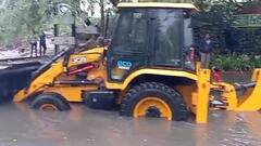 IN Pics: मथुरा में कैसे पहुंचेंगे अस्पताल, क्रेन से खींचनी पड़ रही एंबुलेंस, देखें तस्वीरें