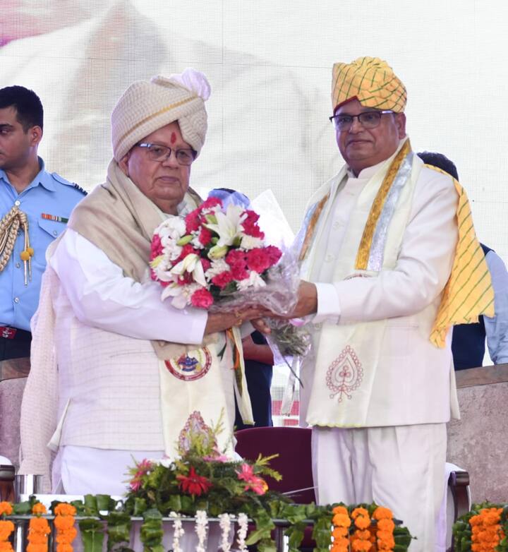 महाराजा सूरजमल बृज विश्वविद्यालय के दीक्षांत समारोह में आये राजस्थान के उप मुख्यमंत्री डॉ. प्रेमचंद बैरवा ने भी सभी सम्मानित छात्रों को शुभकामनाएं दी एवं समाज व राष्ट्र के निर्माण में सहयोग करने को कहा.