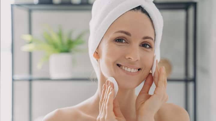 Always remove makeup before sleeping, as leaving it on overnight can clog your pores and lead to breakouts and oily skin. Make sure to thoroughly remove all makeup before going to bed. (Image Source: Canva)