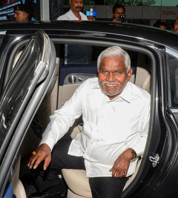 वैसे, यह साफ नहीं हो पाया है कि चंपई सोरेन मंत्री पद लेने के लिए राजी होंगे या नहीं. इस बीच, जेएमएम को खफा चंपई से अलर्ट रहना होगा क्योंकि उन्हें कोल्हान क्षेत्र में काफी समर्थन प्राप्त है. वहां 14 विस सीटें हैं.