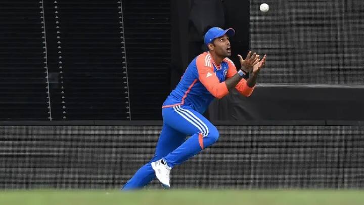 अमिताभ बच्चन यांचा एक डायलॉग आहे, एकही मारा लेकीन सॉलिड मारा. सूर्यकुमारने एकच कॅच घेतला, पण सॉलिड घेतला. सूर्याचा तो कॅच आठवला की, डेव्हिड मिलर रात्री झोपेत दचकून उठत असेल, असेही मुख्यमंत्र्यांनी म्हटलं.