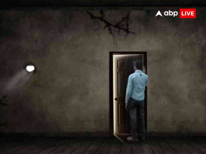 ऐसा कहा जाता है कि अमावस्या के दिन नकारात्मक शक्तियां अधिक प्रबल हो जाती हैं. इसलिए अंधेरा होने के बाद क्रबिस्तान, श्मशान या सुनसान जगहों पर अकेले न जाएं. इससे आप पर नकारात्मक ऊर्जा का प्रभाव पड़ सकता है.