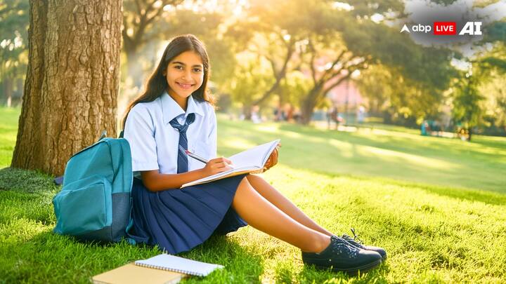 डिटेल डालकर सबमिट कर दें. इतना करते ही आपका एडमिट कार्ड कंप्यूटर स्क्रीन पर दिख जाएगा. यहां से इसे चेक कर लें, डाउनलोड कर लें और चाहें तो प्रिंट निकाल लें.