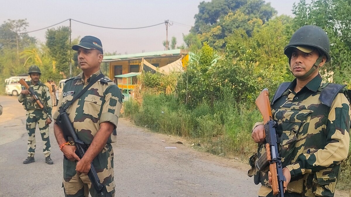 Kishanganj News: किशनगंज के सीमा इलाके में BSF ने बांग्लादेशी तस्कर को किया ढेर, बाड़ काटने की कर रहा था कोशिश