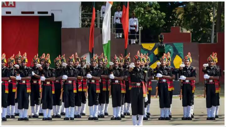 इस योजना की आलोचना कर रहे लोग और विपक्षी दलों का कहना है कि उनके सत्ता में आते ही वह इस योजना को खत्म कर देंगे क्योंकि इस योजना में कमी ये है कि इसमें सैनिकों के प्रशिक्षण के लिए पर्याप्त समय नहीं दिया जाता है.