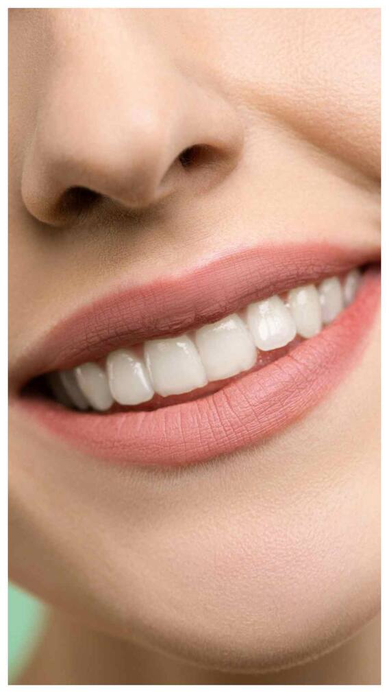 దంతాలు తెల్లగా మెరవాలా? ఈ చిట్కాలు పాటించి చూడండి