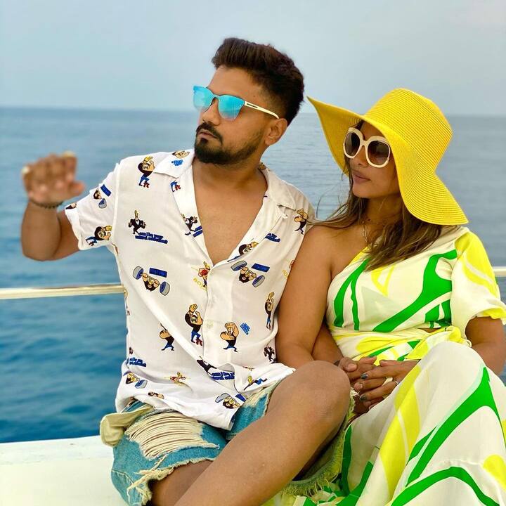 दरअसल सोशल मीडिया पर इन दिनों हिना खान के लिए उनके फैंस खूब दुआ मांग रहे हैं. इसके साथ ही उनके ये चिंता भी सता रही है कि अब एक्ट्रेस के बॉयफ्रेंड रॉकी जयसवाल उनके साथ शादी करेंगे या नहीं. ऐसे में रॉकी ने एक चौंकाने वाला बयान दिया है.